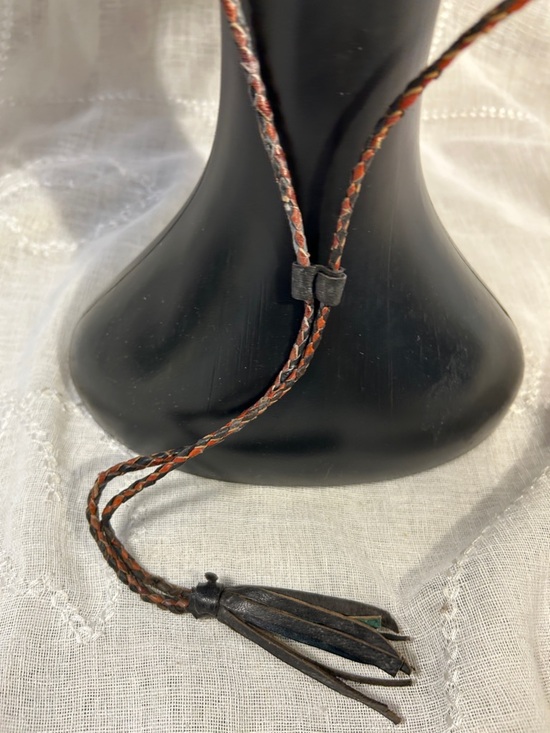 Straw summer hat with leather ties - Picture 6 of 9